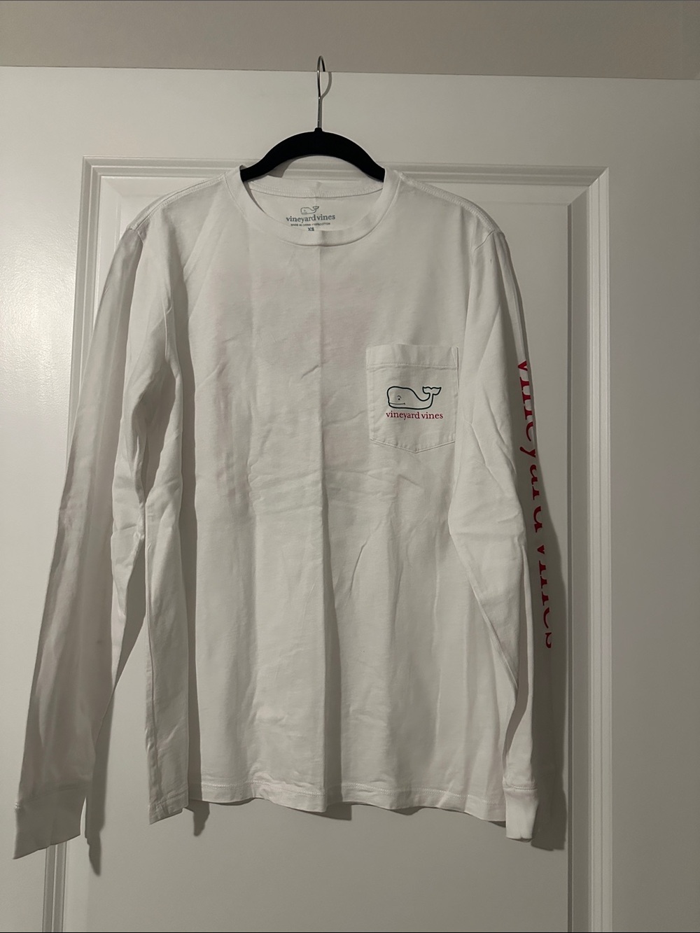 Vineyard Vines White Long-Sleeve Pocket Tee with Red Sleeve Logo